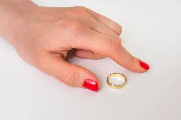 What Not to Do When Resizing a Ring at Home