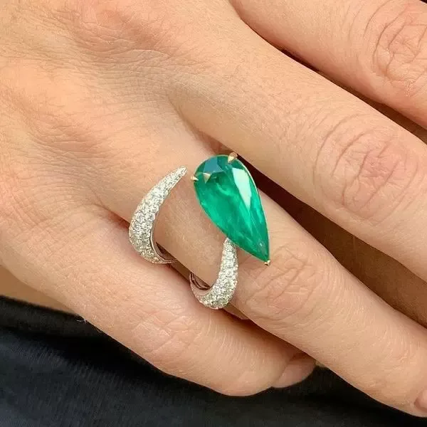 5.8ct Two Tone Pear Cut Emerald Asymmetric Cocktail Ring
